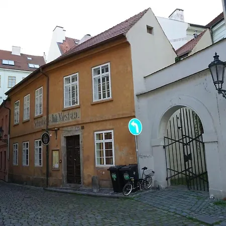 Two Floor Flat By Charles Bridge 아파트 *