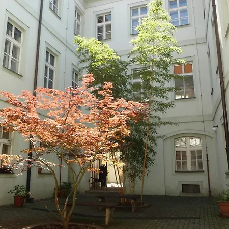 아파트 Two Floor Flat By Charles Bridge *