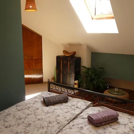 Two Floor Flat By Charles Bridge פראג